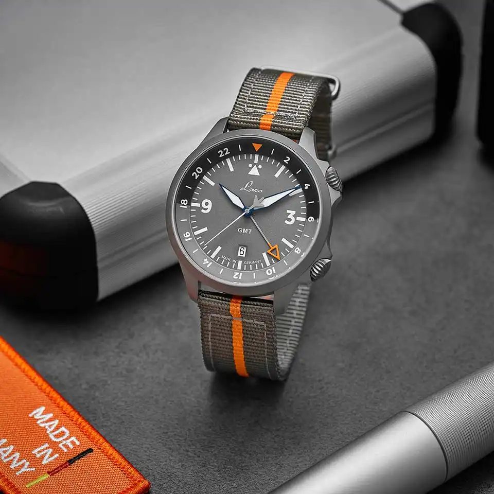 Frankfurt 40 GMT accessories