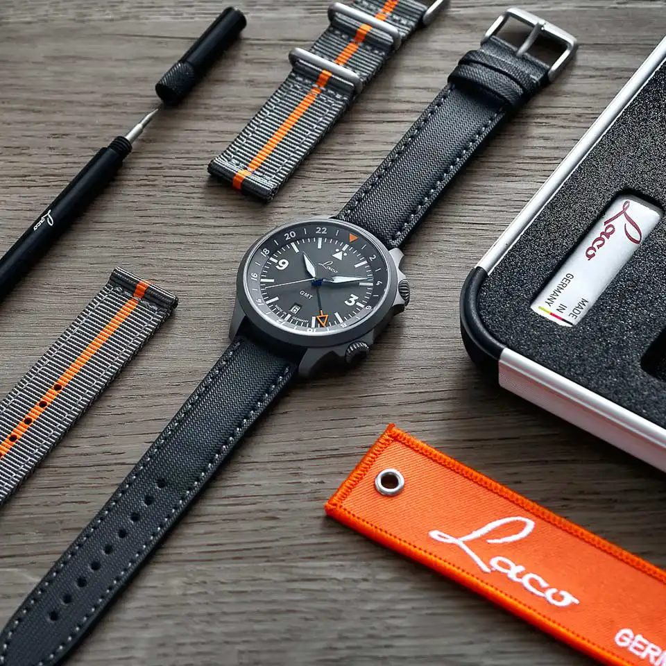 Frankfurt 40 GMT accessories