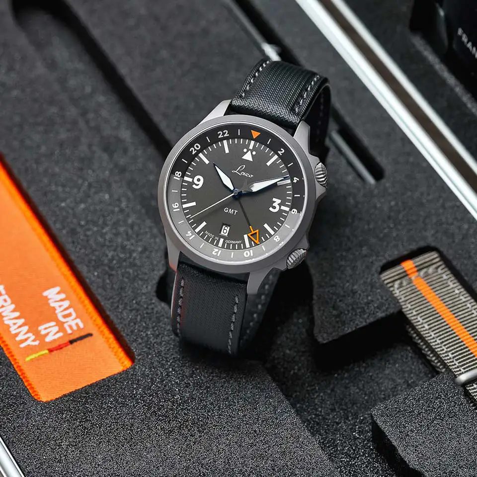 Frankfurt 40 GMT accessories